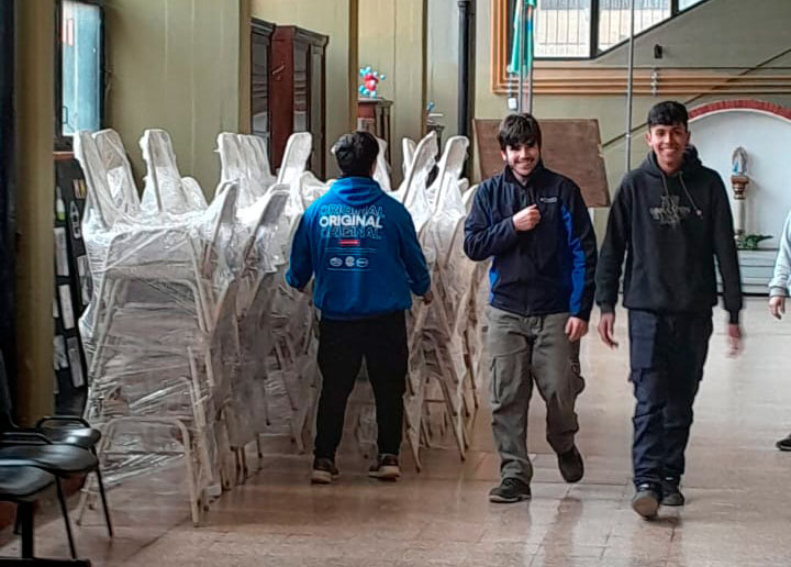 Alumnos de la Técnica 1 recibieron mobiliario